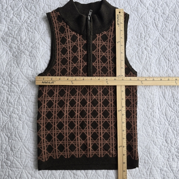 Heartloom Dorsa Knit Geometric Sleeveless Front Zip Sweater Top - Cocoa Brown - Picture 10 of 10